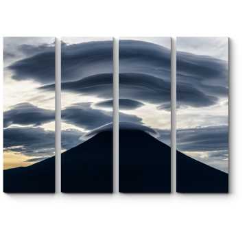 Модульная картина Линейные облака над горой